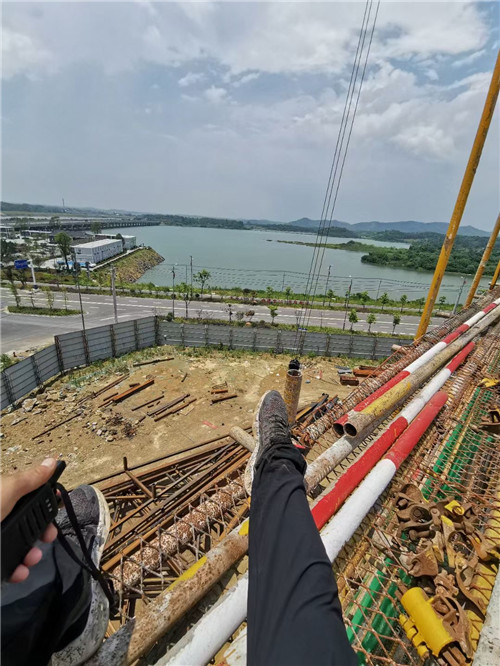 武宣县作业中发生设备损坏或人员意外，责任怎么划分？